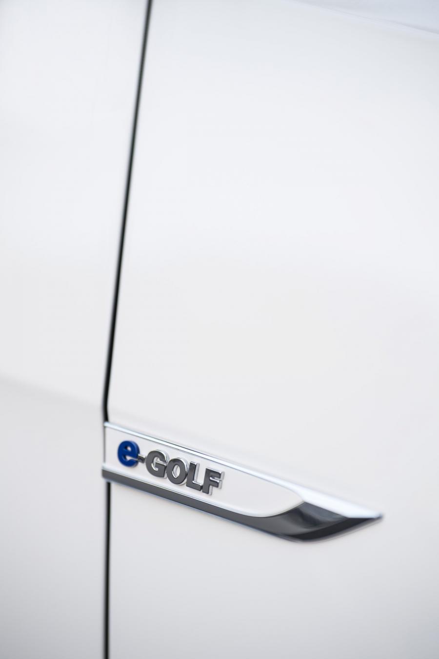 Логотип Volkswagen e-Golf 2017 года  (UK) (фото 28 из 28)